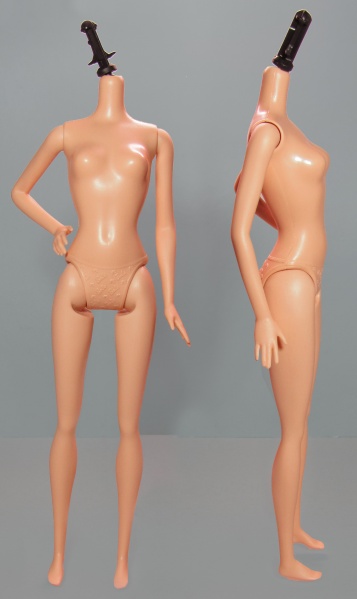 Файл:Posing body Barbie 06.jpg