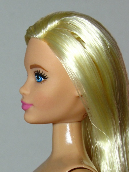 Файл:Curvy Barbie Mold 3.jpg