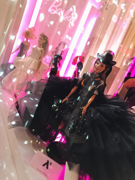 Файл:2019 Barbie L’officiel Lithuania 10.jpg