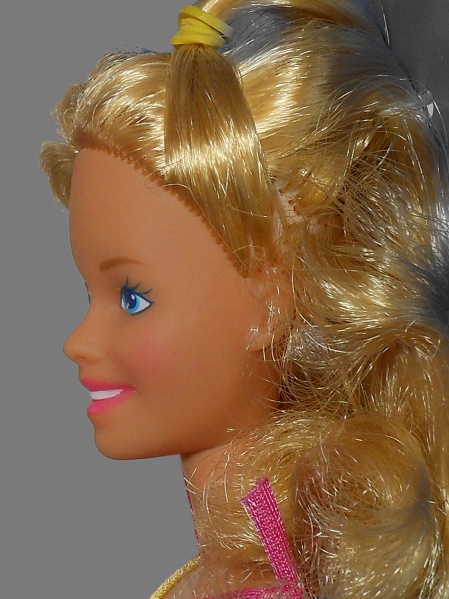 Файл:1990 Fashion Friends Barbie Face Mold 3.jpg