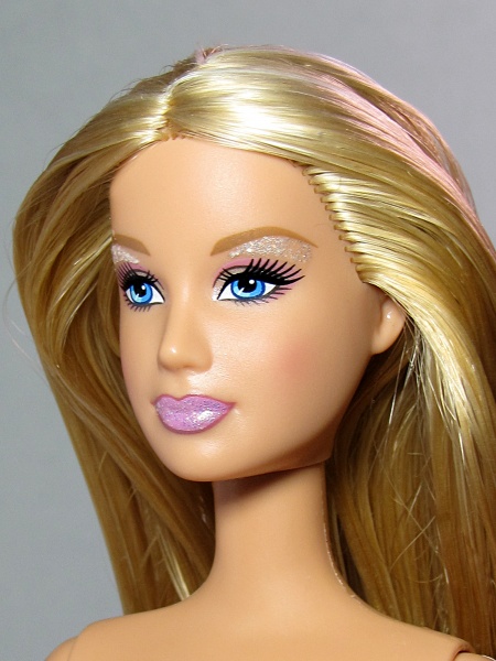 Файл:Barbie 2005 Mold 2.jpg