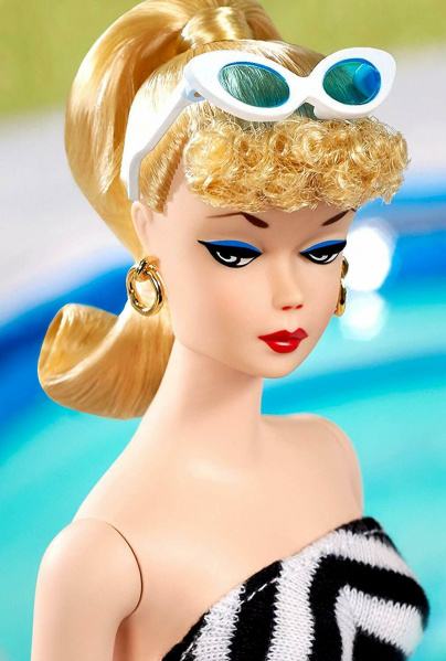 Файл:2020 Barbie Signature Mattel 75th Anniversary Doll 02.jpg