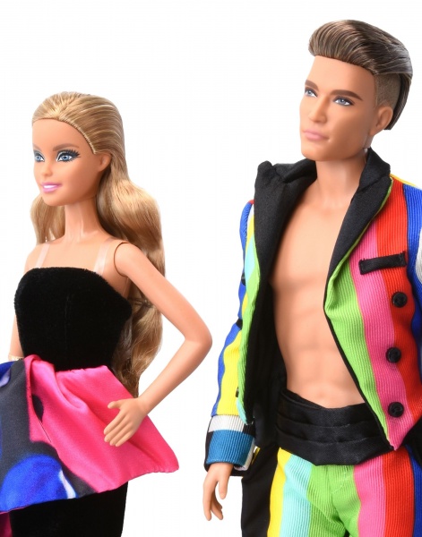 Файл:2017 Moschino Barbie & Ken 02.jpg