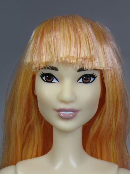 Файл:2016 Orange Barbie Balloon Head Mold 1.jpg