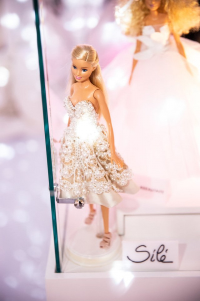Файл:2019 Barbie L’officiel Lithuania 06.jpg
