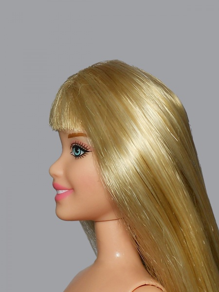 Файл:2007 BeBe Teen Edit Barbie Mold 3.jpg