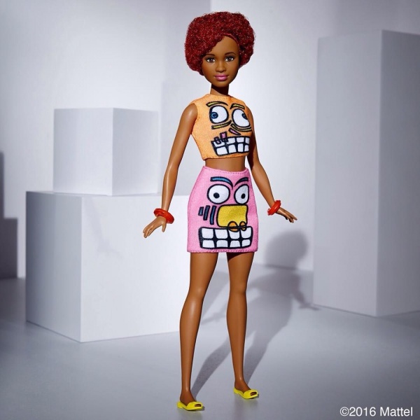 Файл:Barbie Models 6 Fashion Forward Looks 2016 Jeremy Scott 02.jpg