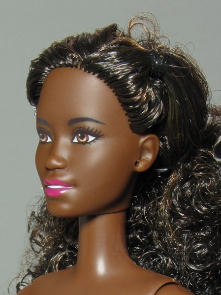 Файл:Kim Chandra Barbie Mold 1 2.jpg